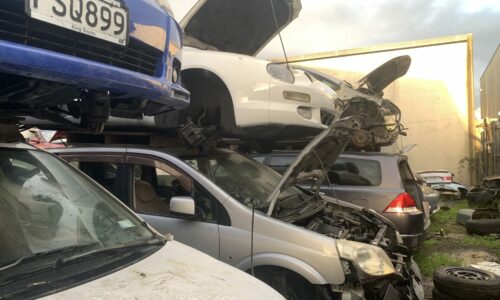 car wreckers paeroa